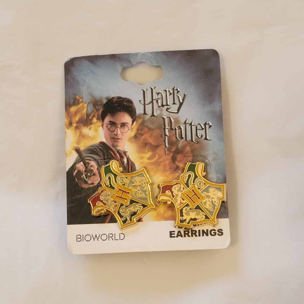 NIP Bioworld Harry Potter Hogwarts Crest Post Earrings